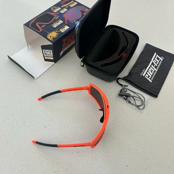 Pit Viper Bold Sunglasses with Case - Picture 2 of 6